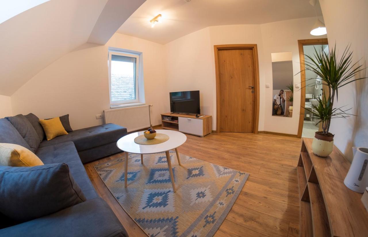 Petlov Salas Rooms Novi Sad Exteriör bild
