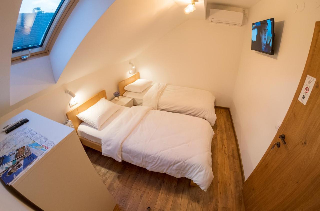 Petlov Salas Rooms Novi Sad Exteriör bild